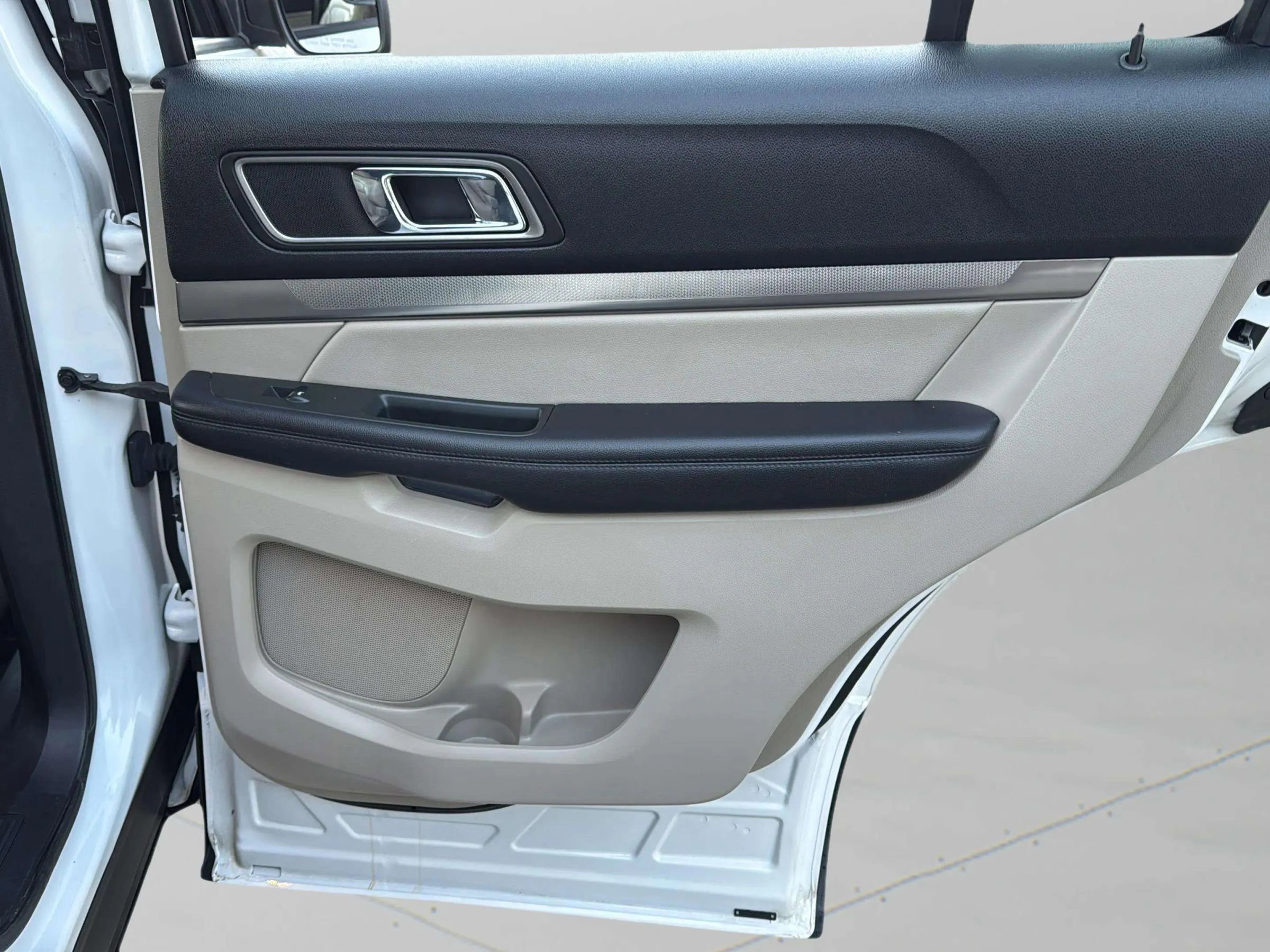 Used 2018 Ford Explorer XLT w/ Equipment Group 202A image 32