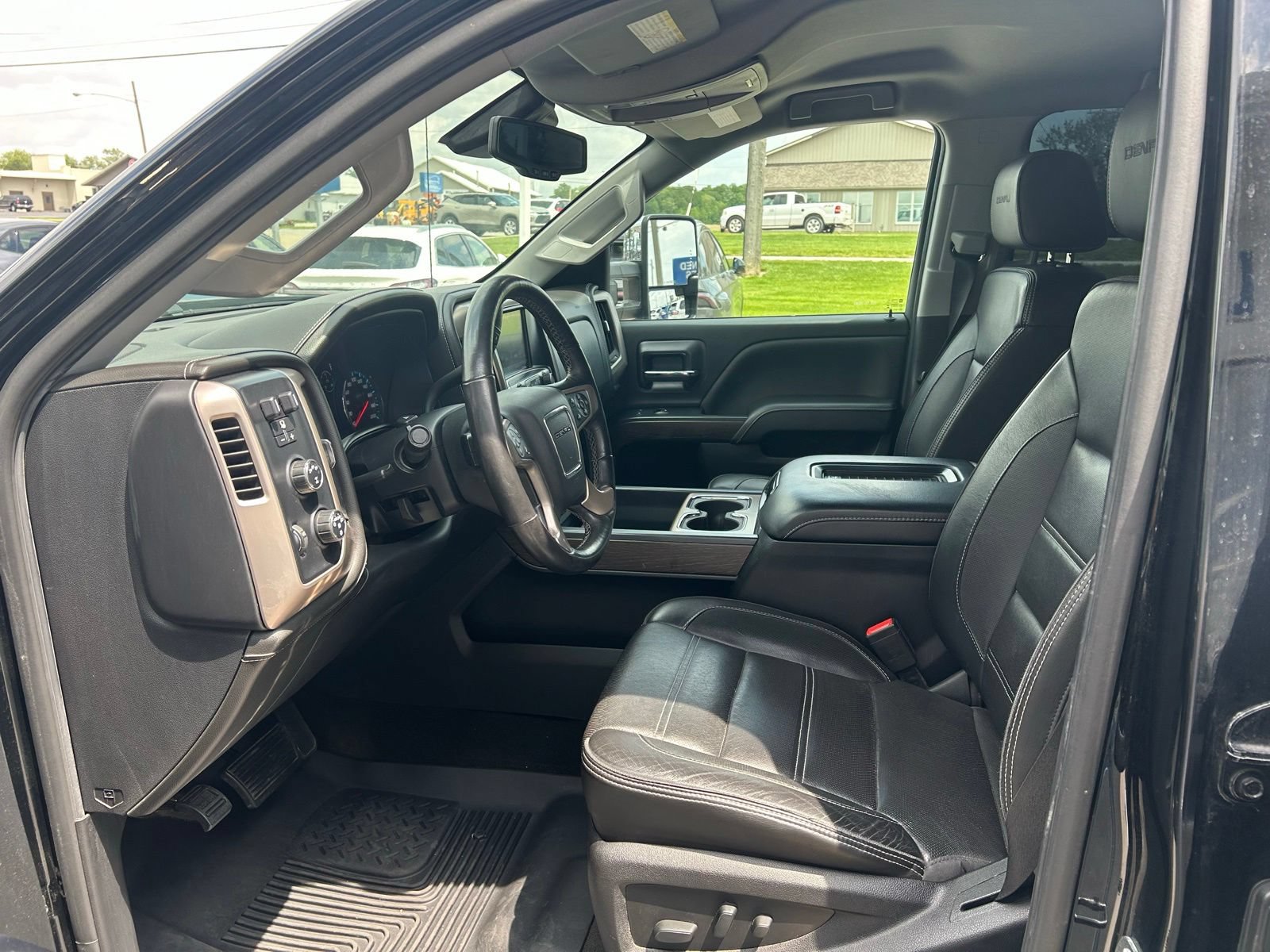 Used 2018 GMC Sierra 2500 Denali w/ Snow Plow Prep Package AWD/4WD image 12