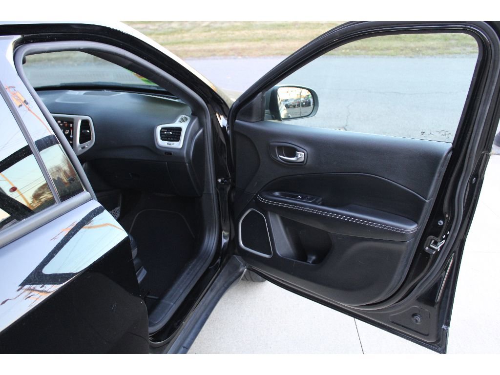 Certified 2021 Jeep Compass Latitude image 13