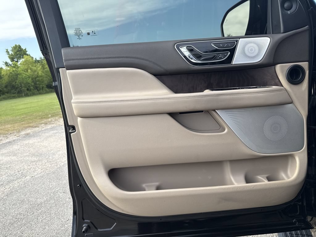 Used 2022 Lincoln Navigator Reserve AWD/4WD image 10