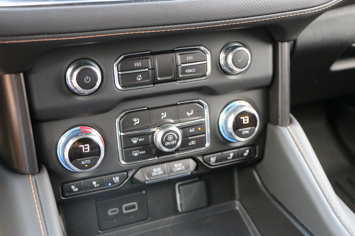 Used 2024 GMC Yukon AT4 w/ Technology Package AWD/4WD image 25