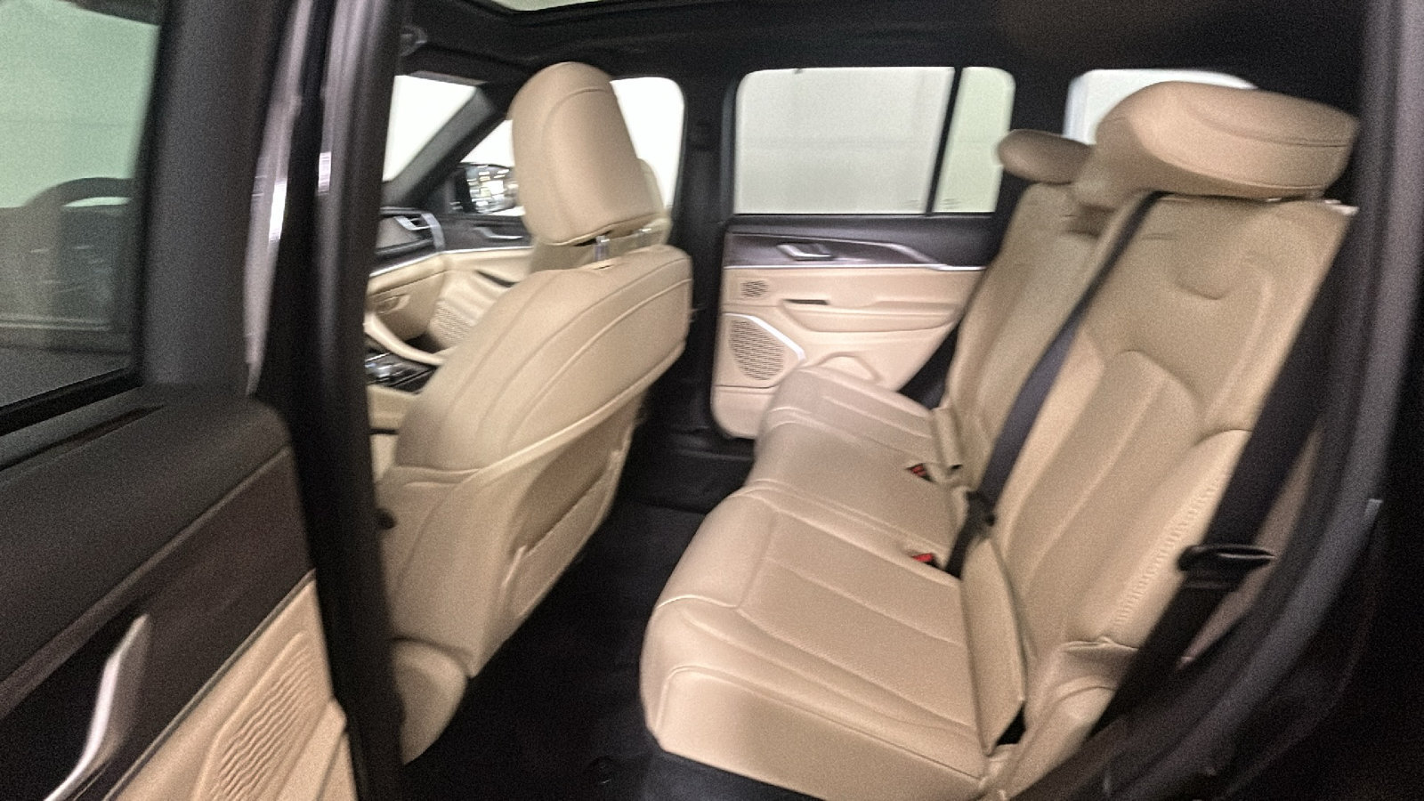 Used 2023 Jeep Grand Cherokee 4WD 4xe w/ Luxury Tech Group II image 32