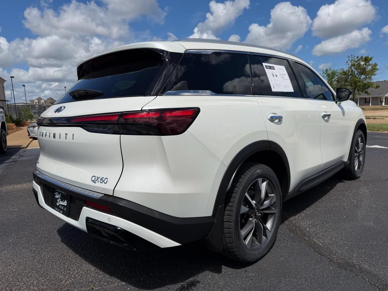 Used 2023 INFINITI QX60 Luxe w/ Cargo Package AWD/4WD image 4