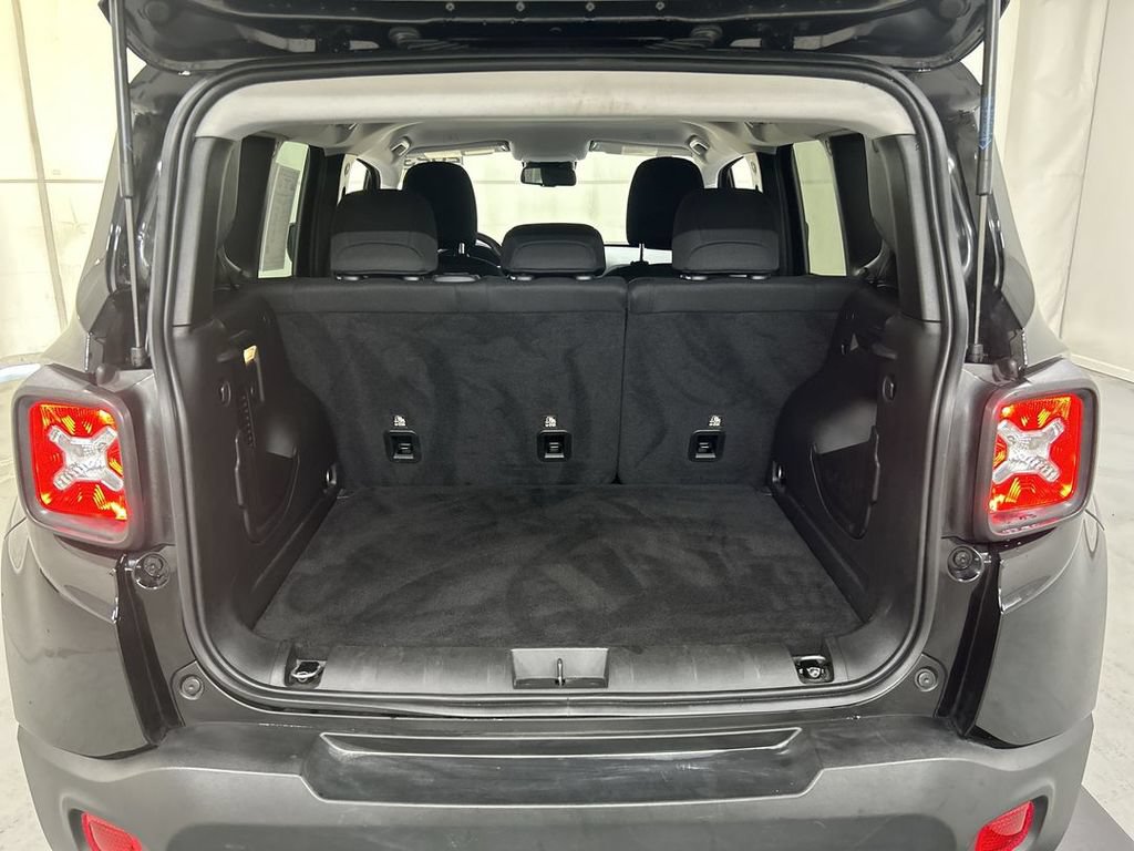 Used 2023 Jeep Renegade Latitude w/ Premium Group AWD/4WD image 22
