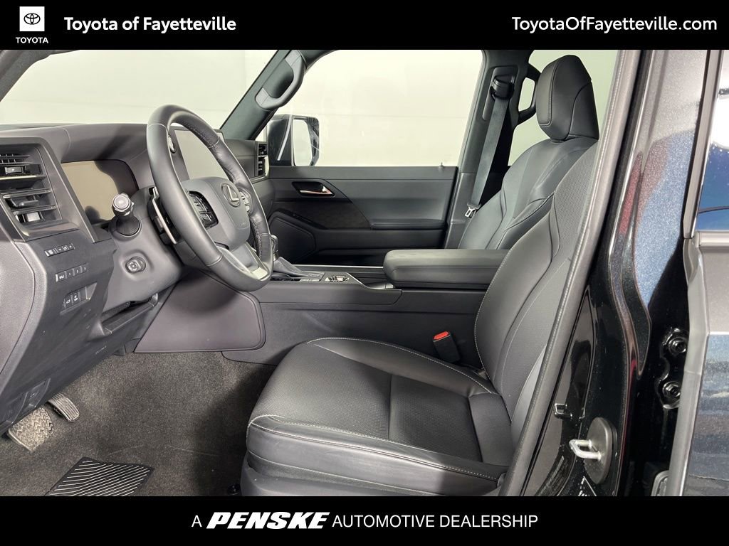 Used 2025 Lexus GX 550 w/ Accessory Package (2T) image 22