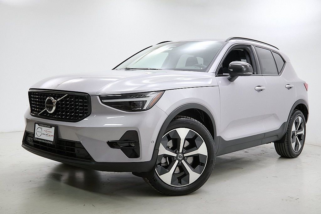 New 2026 Volvo XC40 B5 Plus w/ Protection Package Premier image 2