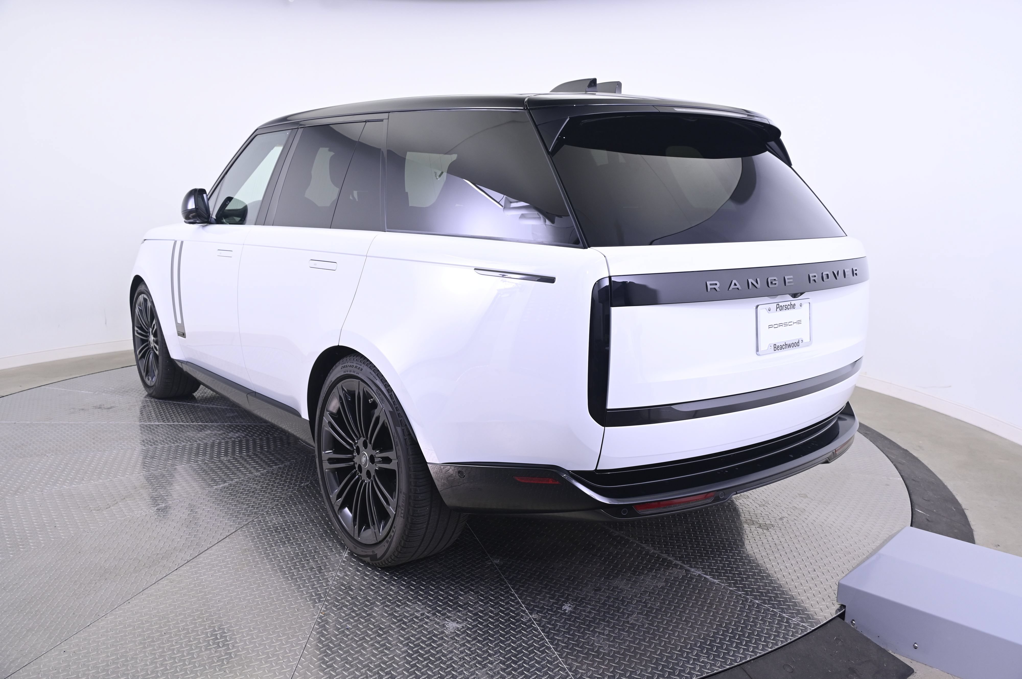 Used 2024 Land Rover Range Rover Autobiography AWD/4WD image 3