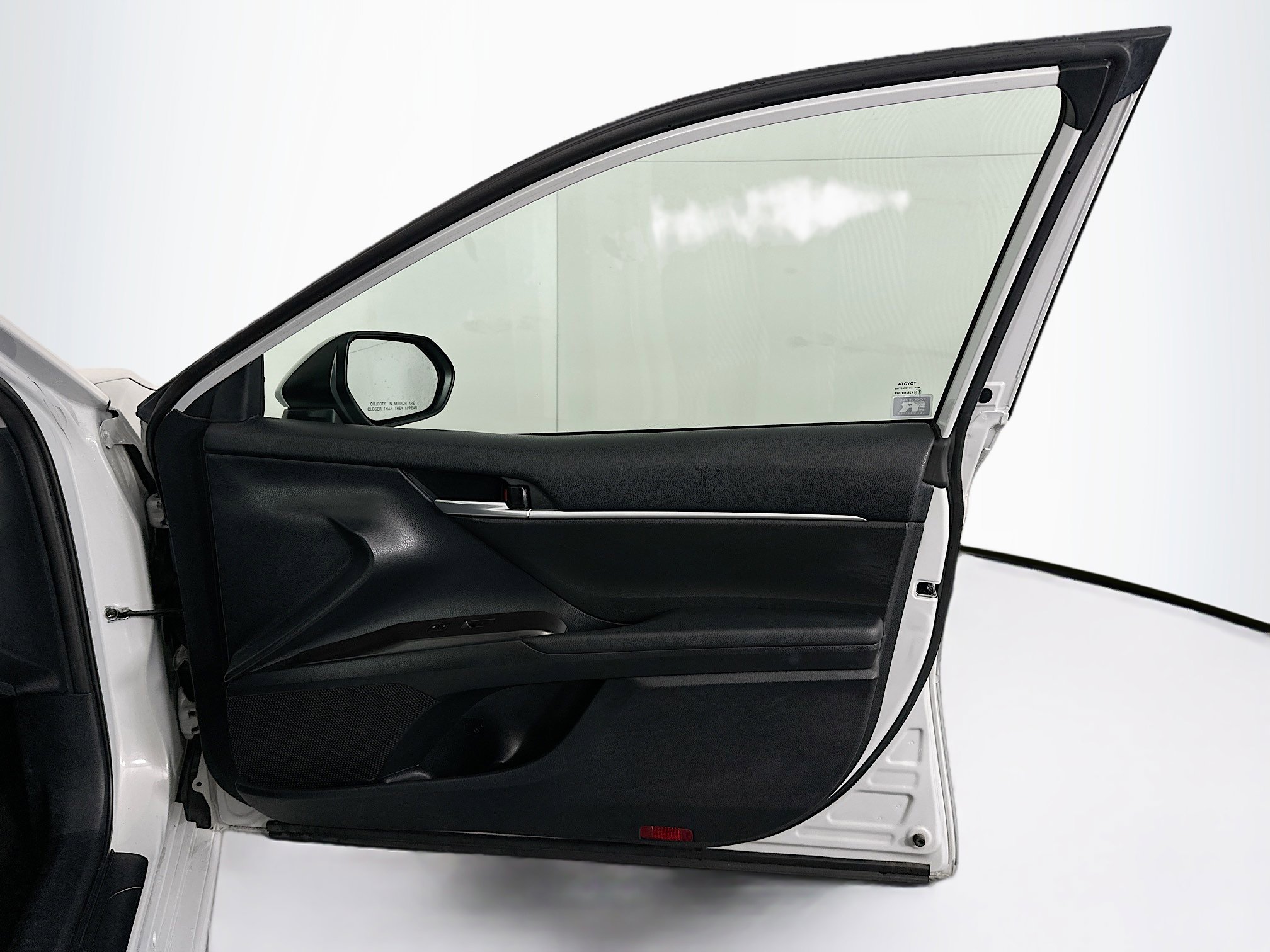 Used 2023 Toyota Camry SE image 29