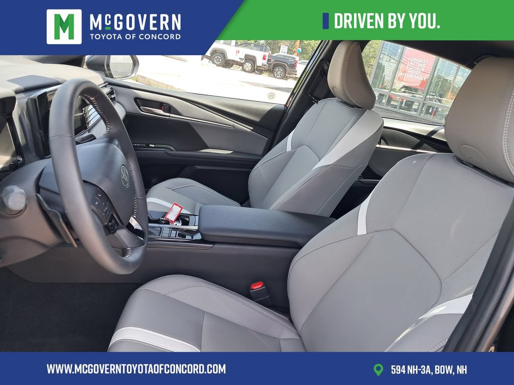 Used 2025 Toyota Camry SE w/ Convenience Package FWD image 16