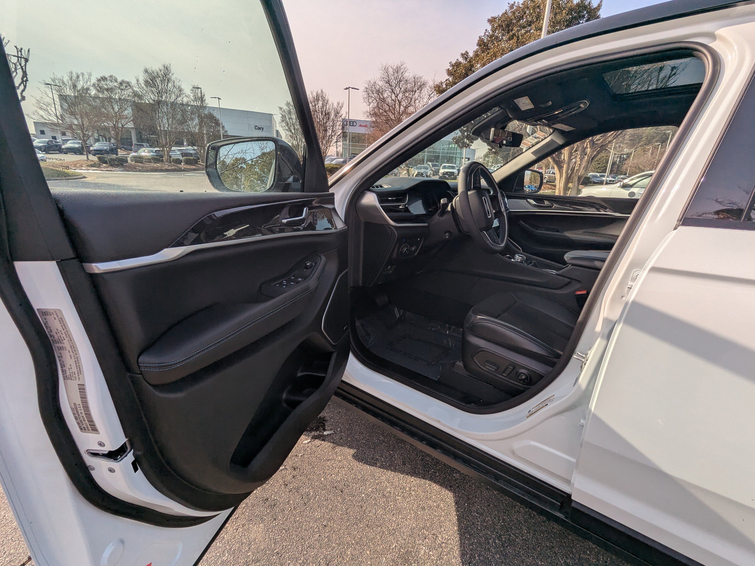 Used 2024 Jeep Grand Cherokee Trailhawk w/ Advanced Protech Group II image 8