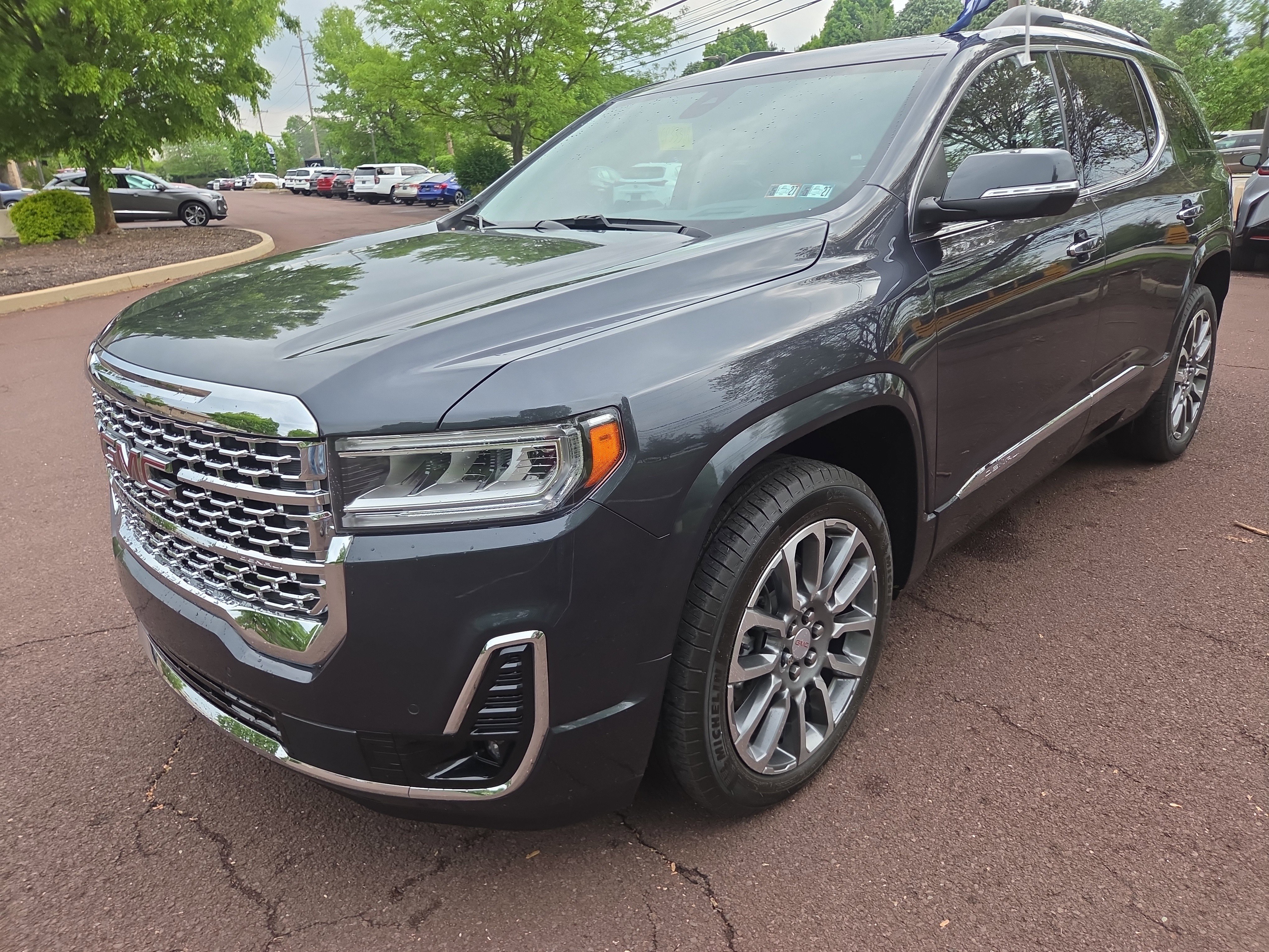 Used 2021 GMC Acadia Denali w/ Denali Ultimate Package AWD/4WD image 7