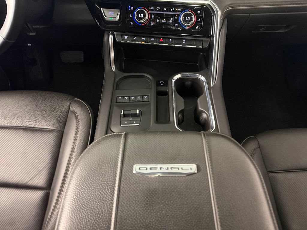 Used 2025 GMC Sierra 3500 Denali w/ Technology Package AWD/4WD image 17