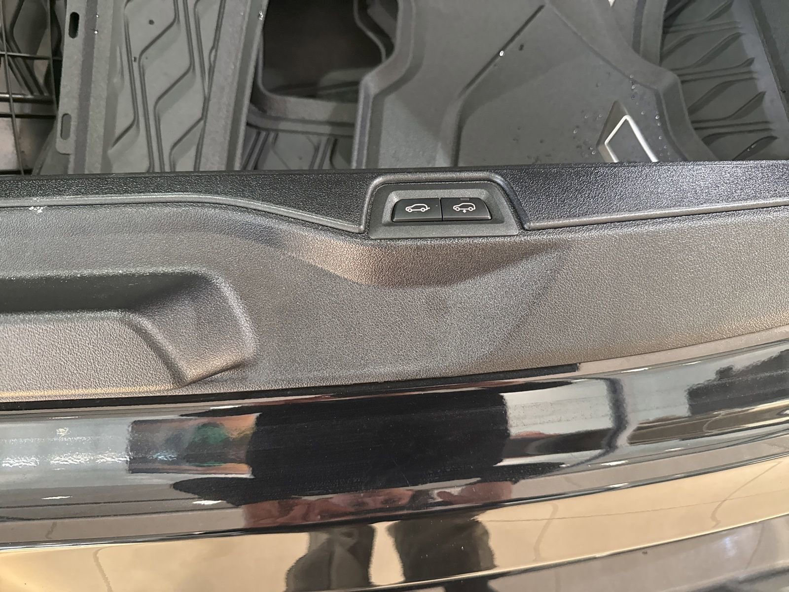 Certified 2025 BMW X7 M60i image 14