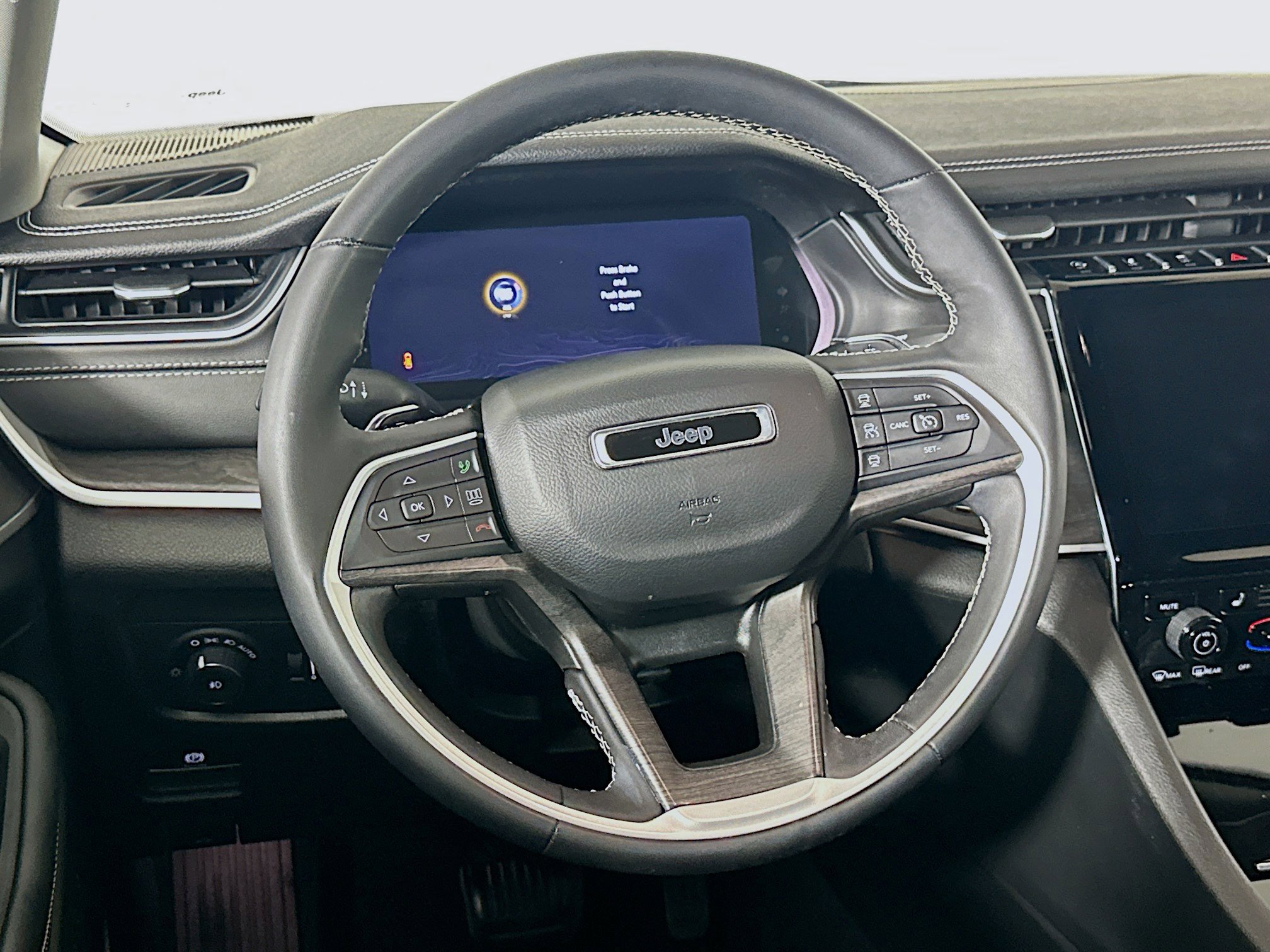 Used 2023 Jeep Grand Cherokee Limited image 18