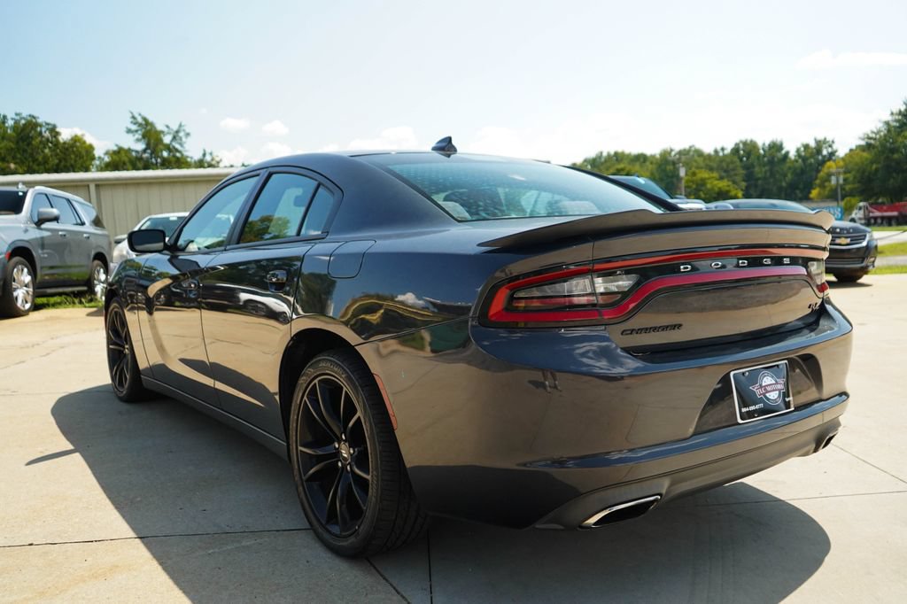 Used 2017 Dodge Charger R/T w/ Blacktop Package RWD image 4