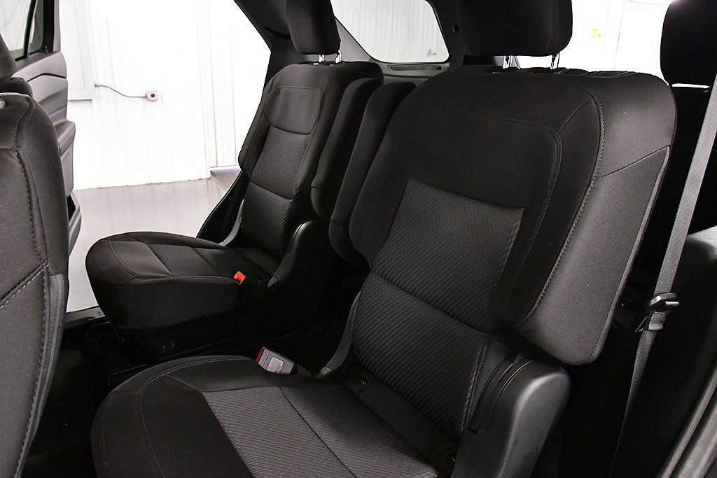 Used 2023 Ford Explorer XLT AWD/4WD image 28