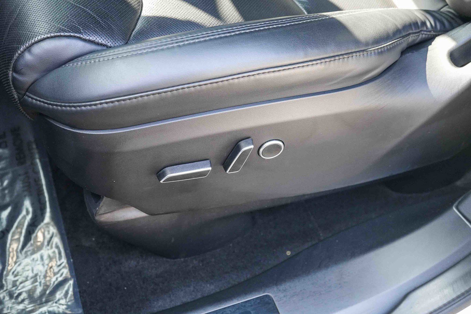 Used 2023 Tesla Model X image 21