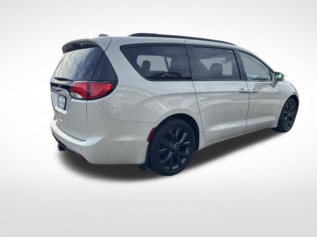 Used 2020 Chrysler Pacifica Touring-L Plus FWD image 5