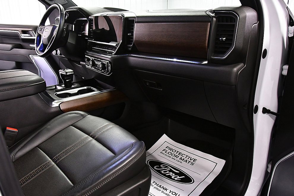 Used 2023 Chevrolet Silverado 1500 High Country w/ High Country Premium Package image 32