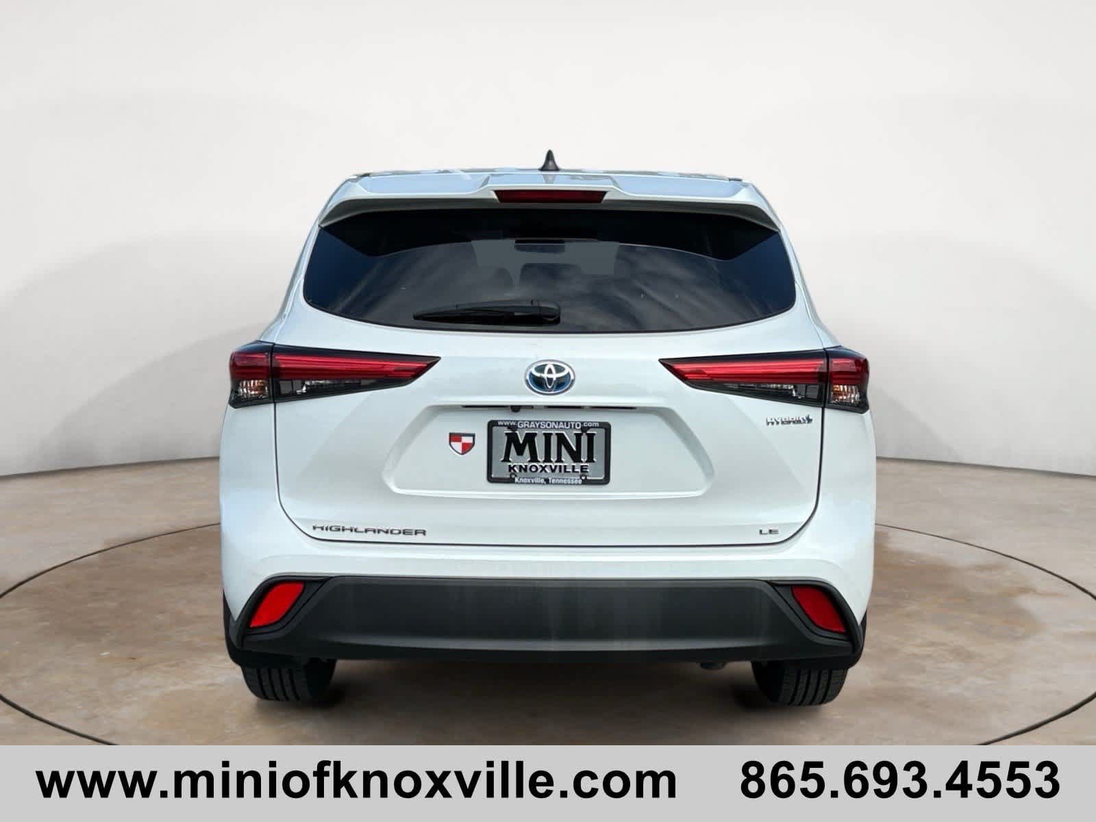Used 2022 Toyota Highlander LE AWD/4WD image 4