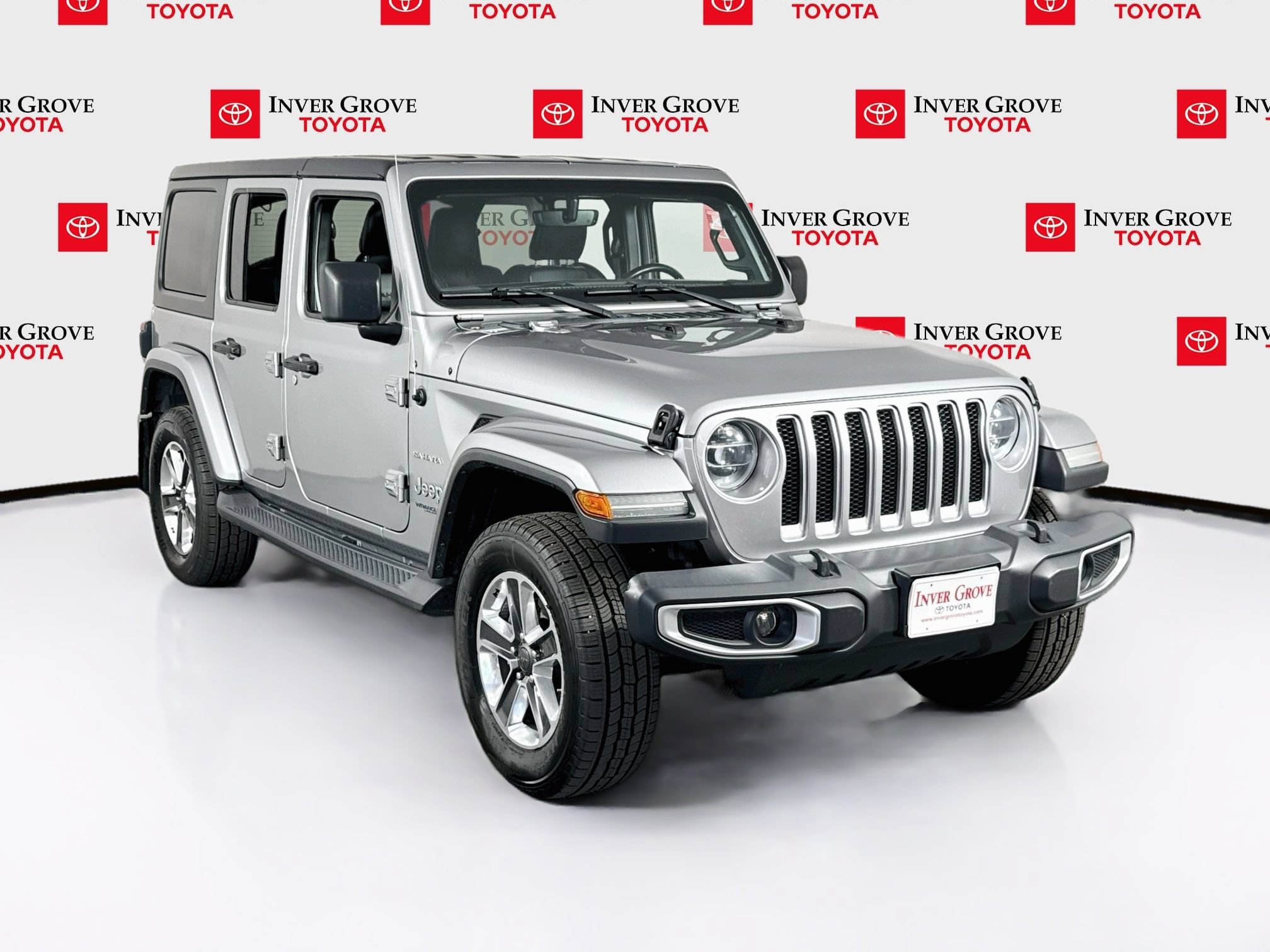Used 2018 Jeep Wrangler Unlimited Sahara w/ Uconnect 4C Nav & Sound Group AWD/4WD image 3