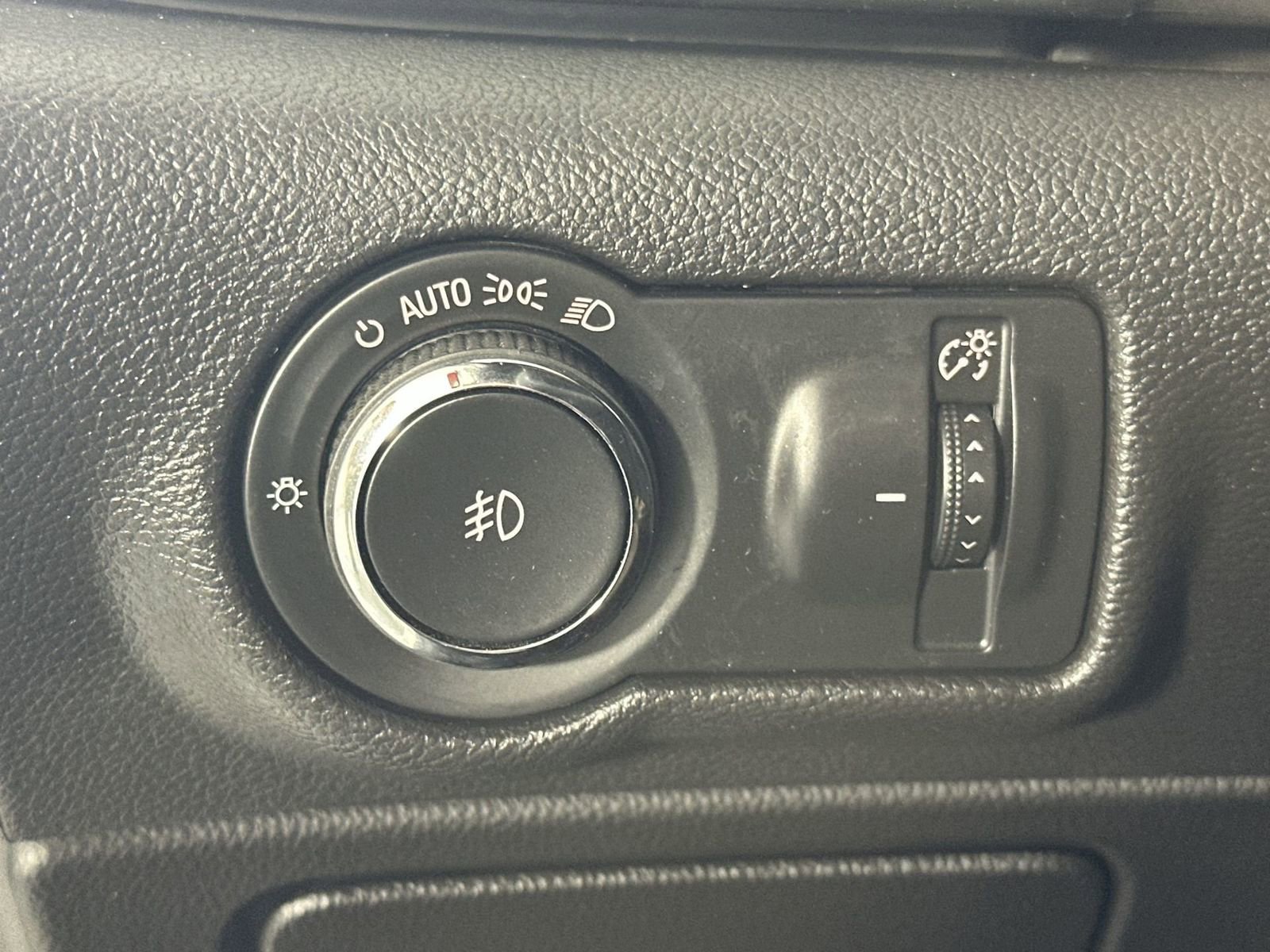 Used 2018 Buick Cascada Premium image 22