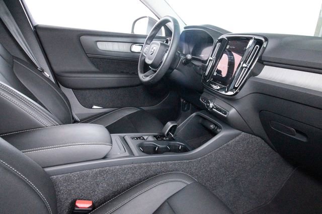 Certified 2025 Volvo XC40 B5 Plus w/ Protection Package Premier AWD/4WD image 25