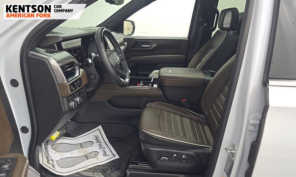 Used 2026 GMC Yukon Denali Ultimate AWD/4WD image 6