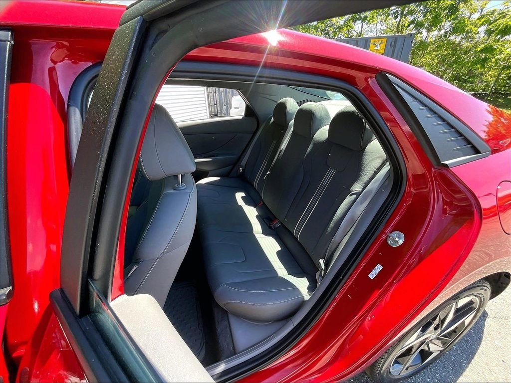 Used 2023 Hyundai Elantra SEL w/ Convenience Package FWD image 14