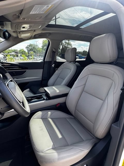 Used 2025 Lincoln Nautilus Premier AWD/4WD image 8