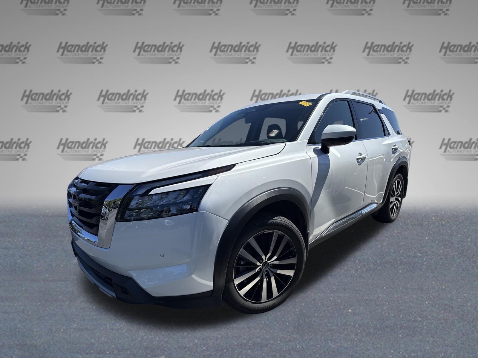 Used 2025 Nissan Pathfinder Platinum w/ Cargo Package FWD image 5