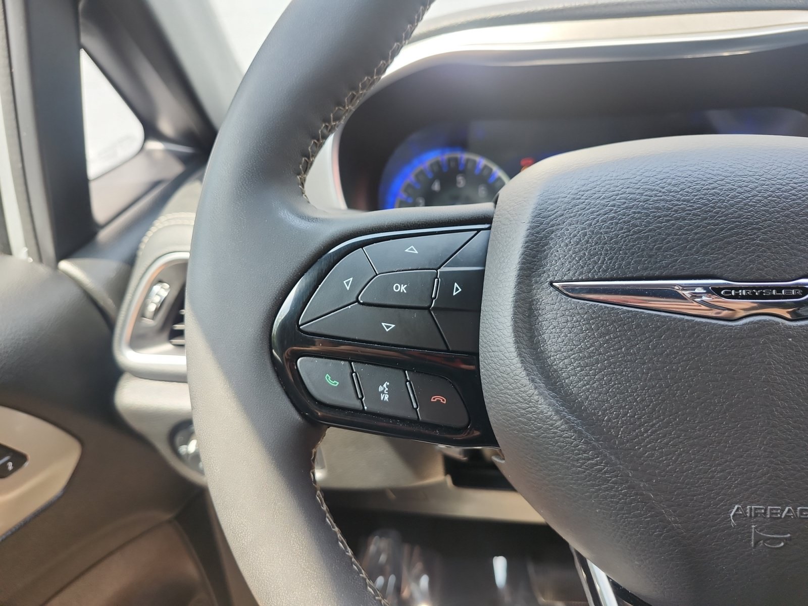 Used 2022 Chrysler Pacifica Limited w/ S Appearance Package FWD image 28