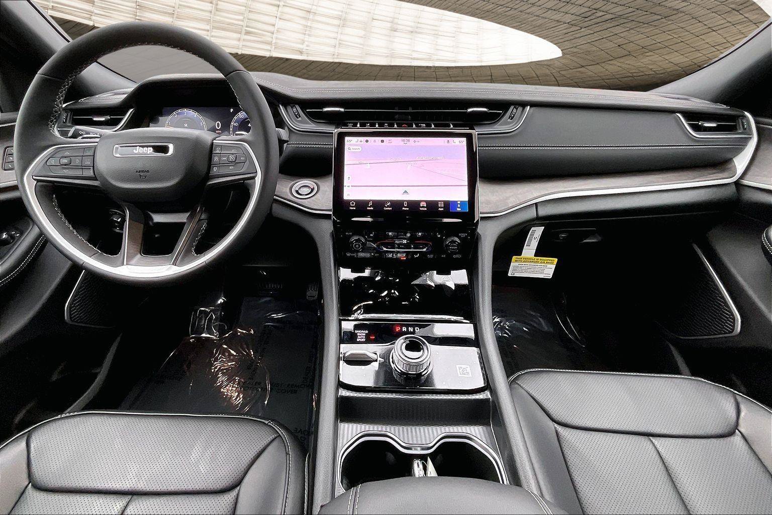 New 2025 Jeep Grand Cherokee Limited w/ Luxury Tech Group II AWD/4WD image 5