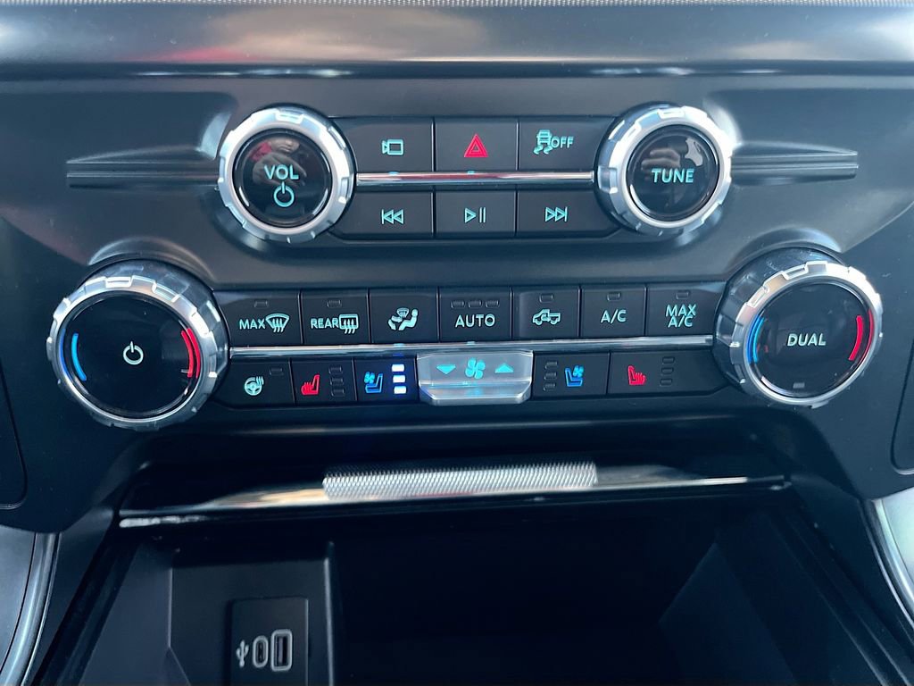 Used 2025 Ford F150 Lariat w/ Equipment Group 501A Mid image 16
