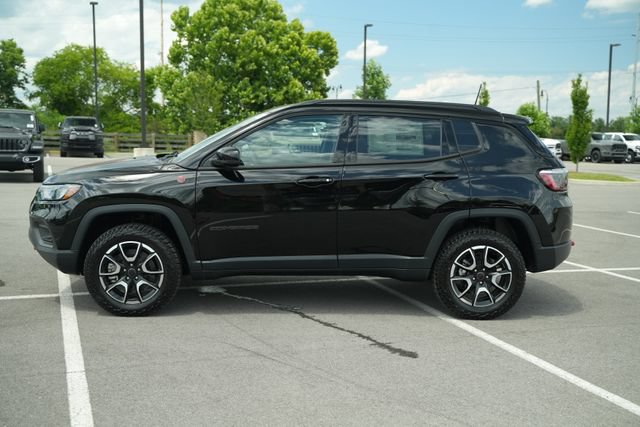 New 2026 Jeep Compass Trailhawk w/ Sun, Sound & Navigation Group AWD/4WD image 4