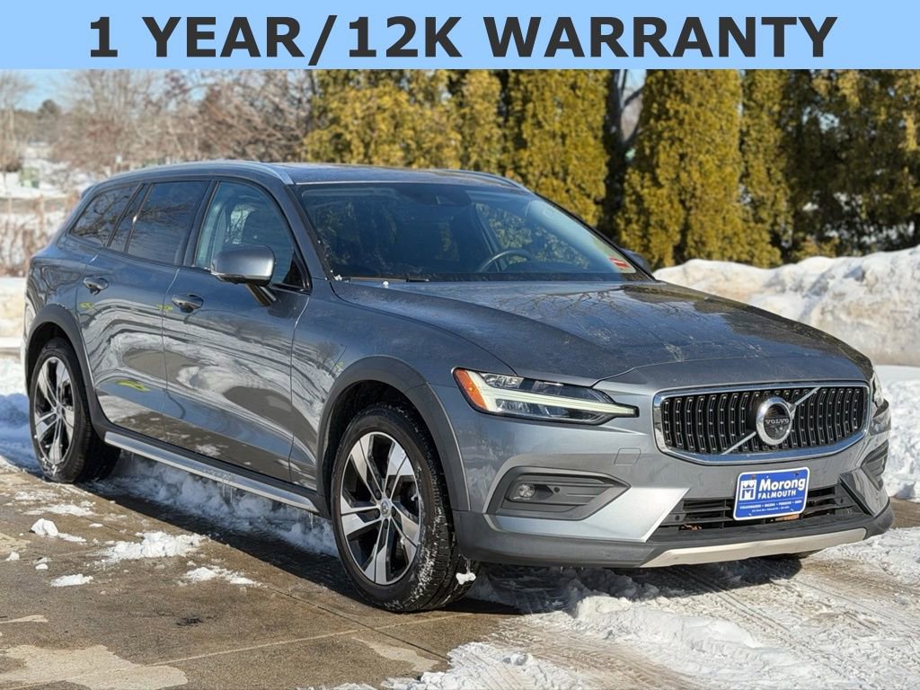 Used 2021 Volvo V60 T5 Cross Country image 2