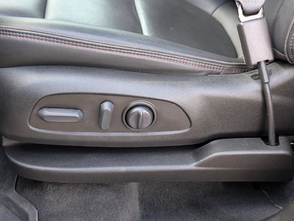 Used 2023 Chevrolet Traverse RS w/ LPO, Floor Liner Package FWD image 15