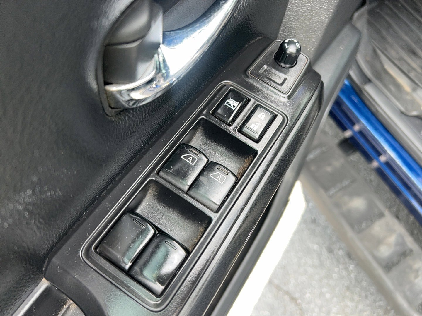 Used 2021 Nissan Titan PRO-4X w/ Pro-4x Utility Package AWD/4WD image 12
