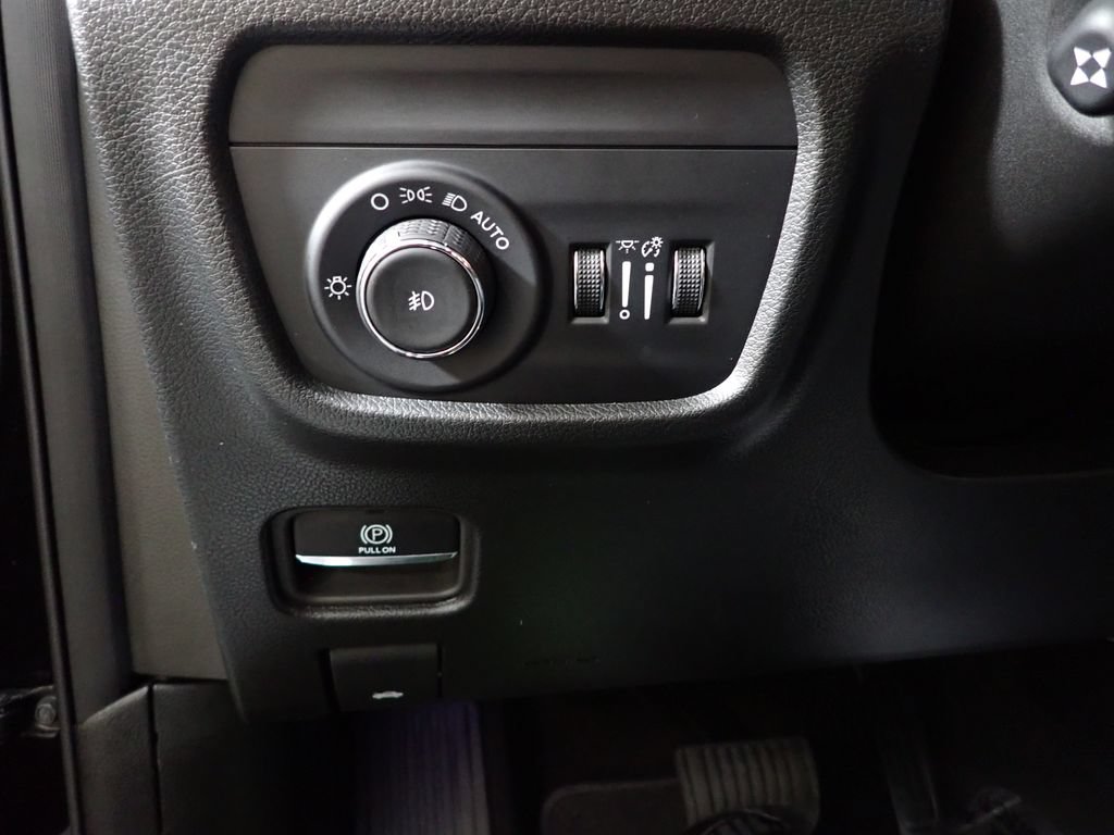 Used 2024 Jeep Grand Cherokee L Overland AWD/4WD image 29