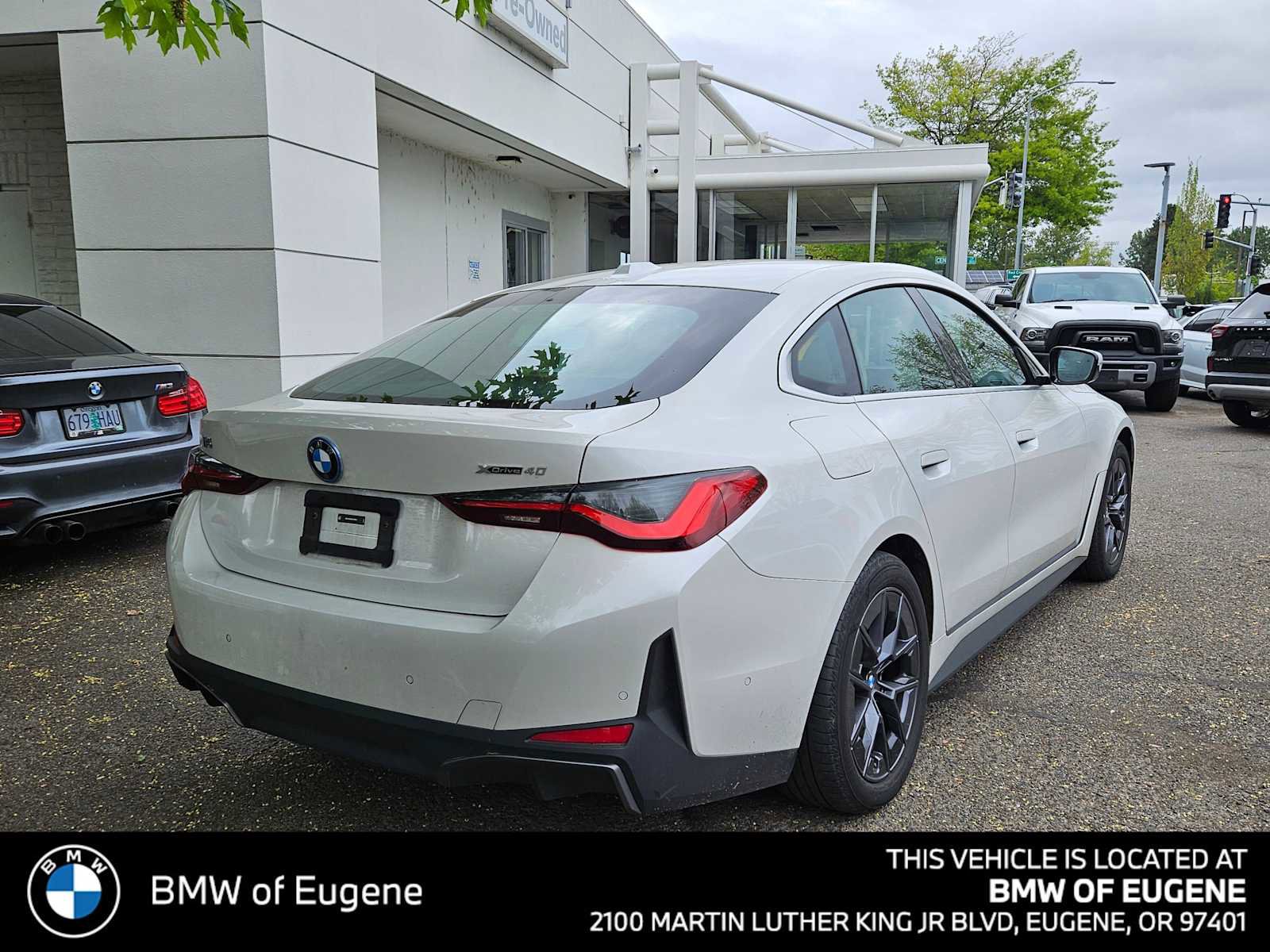 Used 2025 BMW i4 xDrive40i w/ Premium Package AWD/4WD image 3