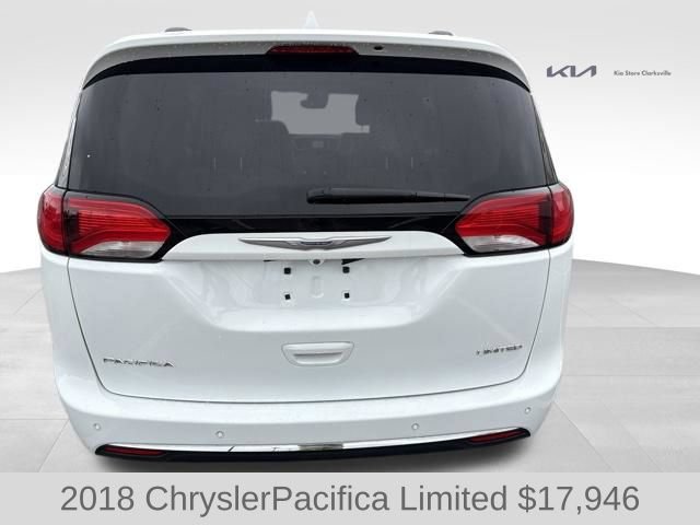 Used 2018 Chrysler Pacifica Limited w/ Tire & Wheel Group FWD image 7