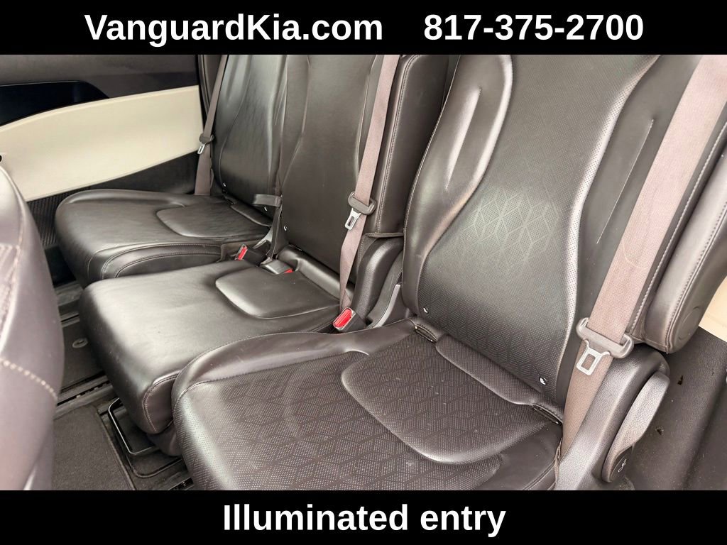 Used 2024 Kia Carnival EX image 26