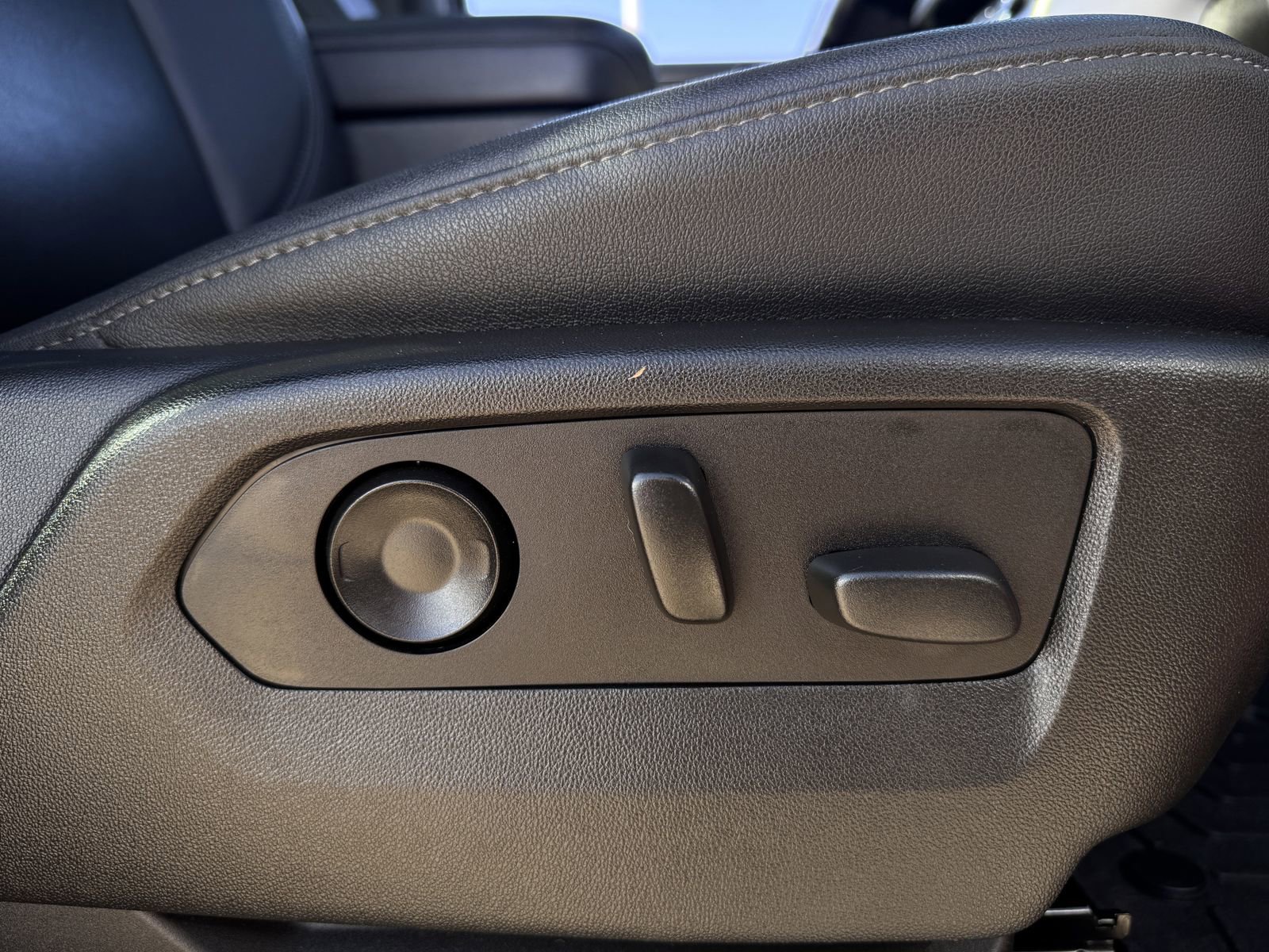 Used 2021 Chevrolet Tahoe Z71 w/ Luxury Package image 34