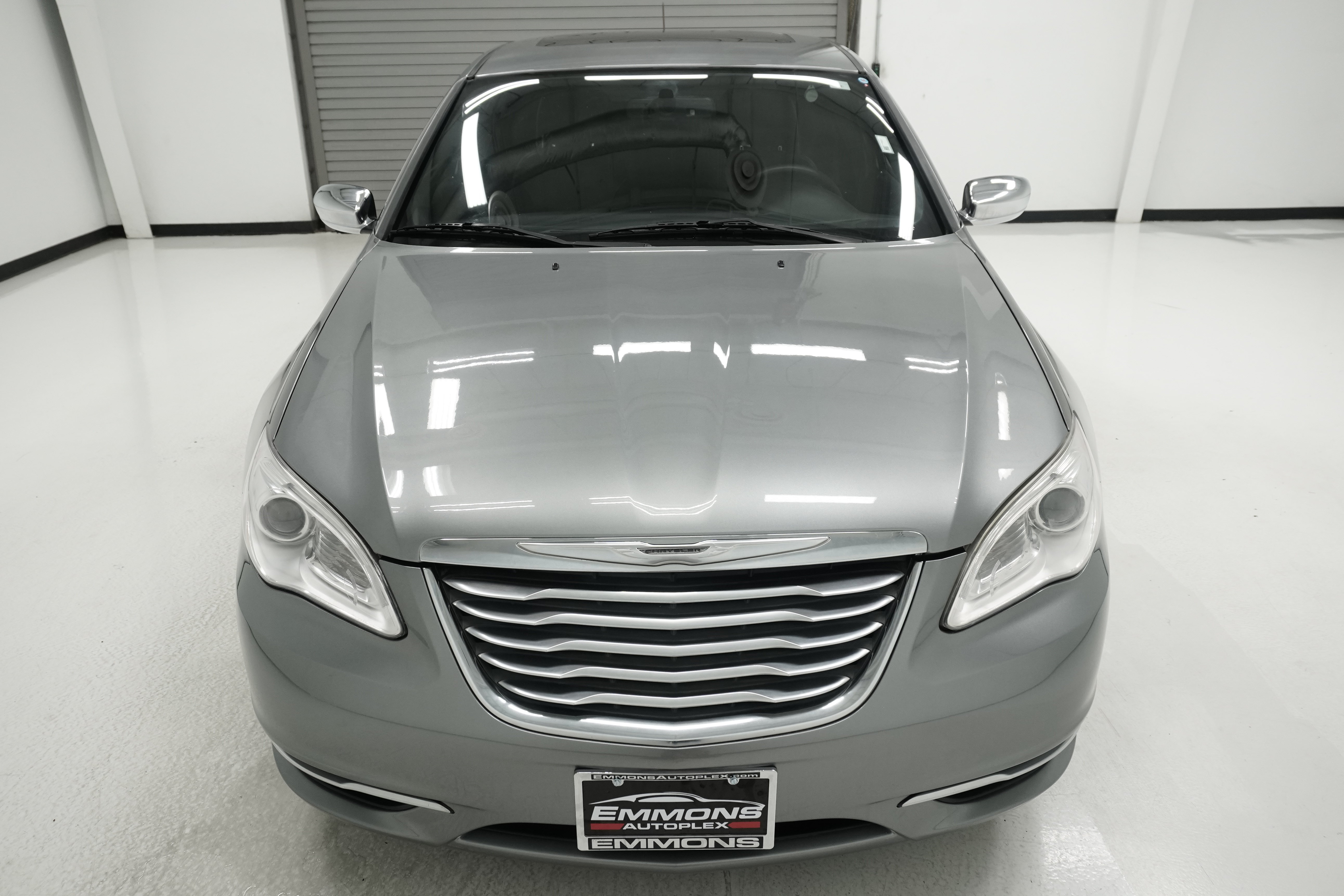 Used 2011 Chrysler 200 Limited FWD image 2