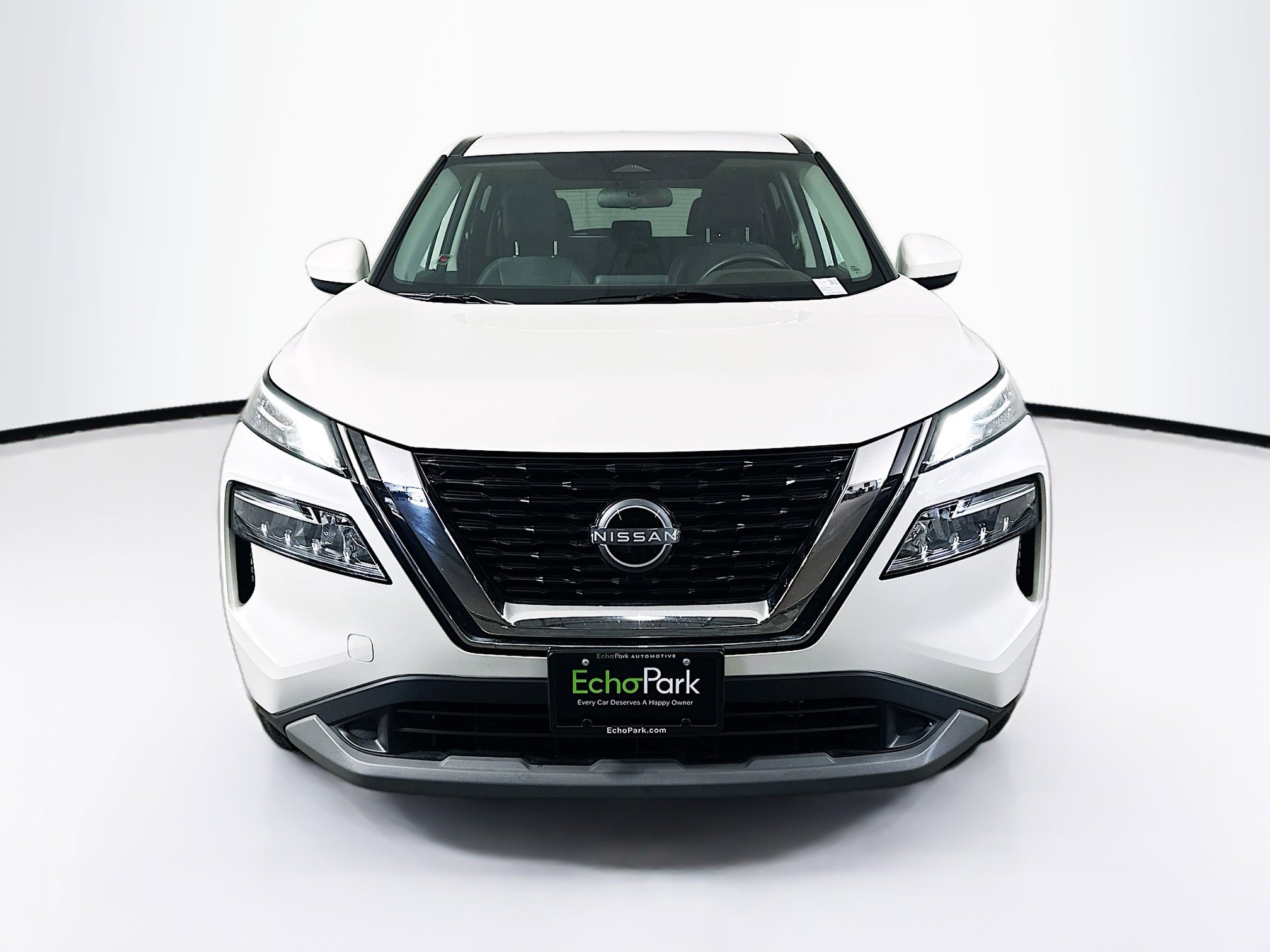 Used 2023 Nissan Rogue SV image 2