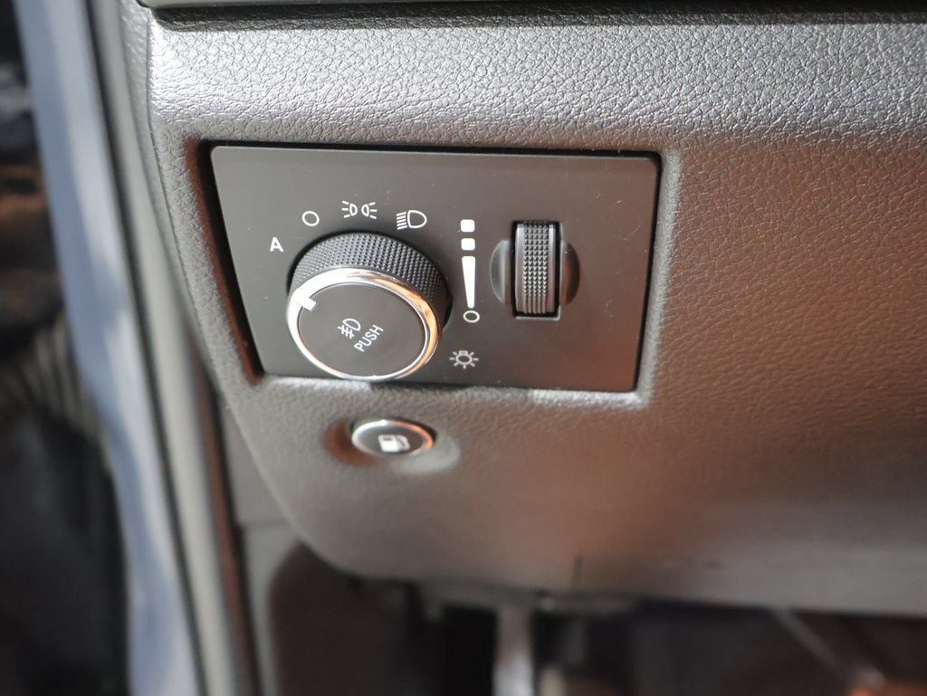 Used 2018 Jeep Grand Cherokee Altitude AWD/4WD image 33