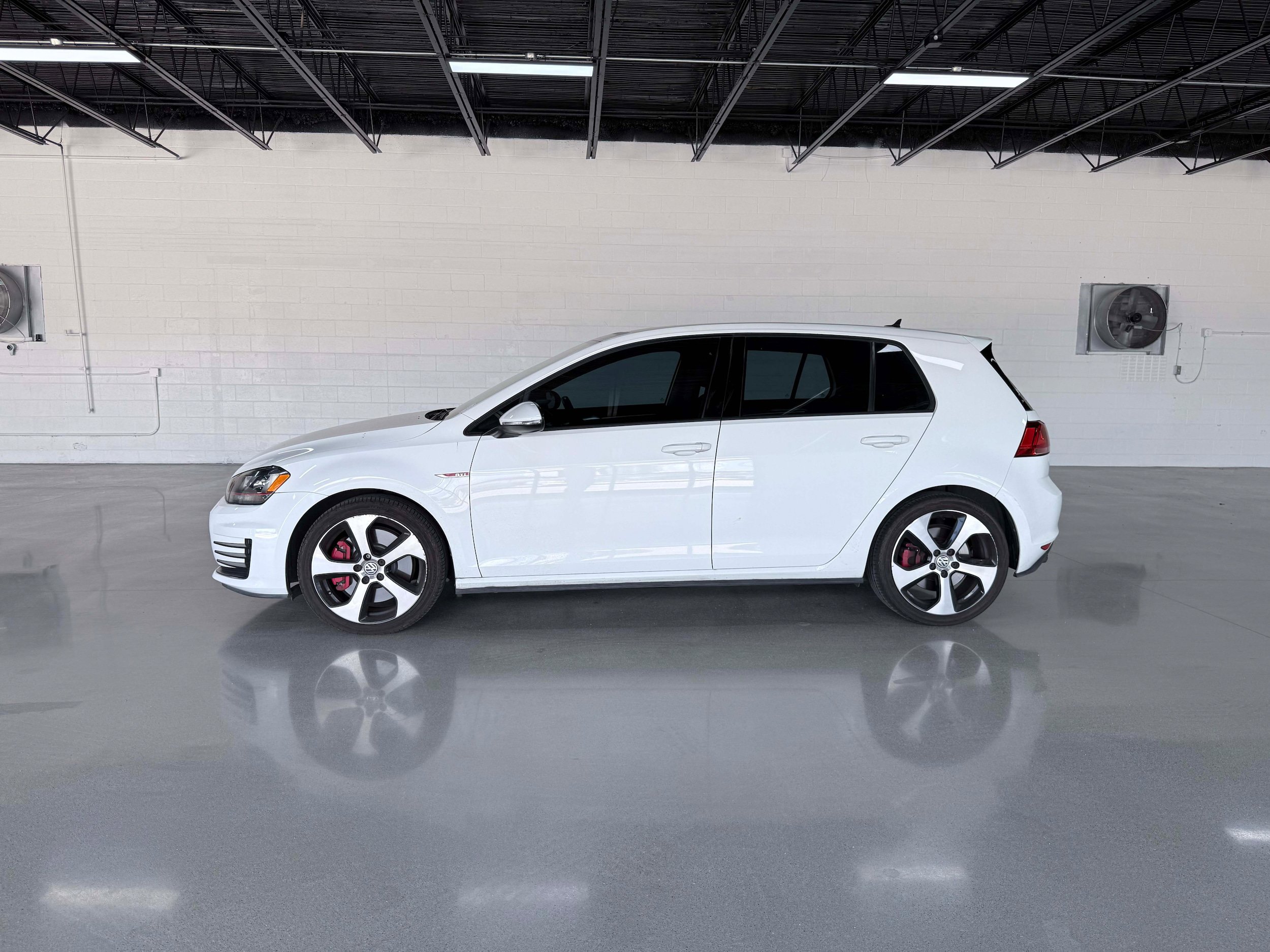 Used 2016 Volkswagen GTI Autobahn FWD image 3