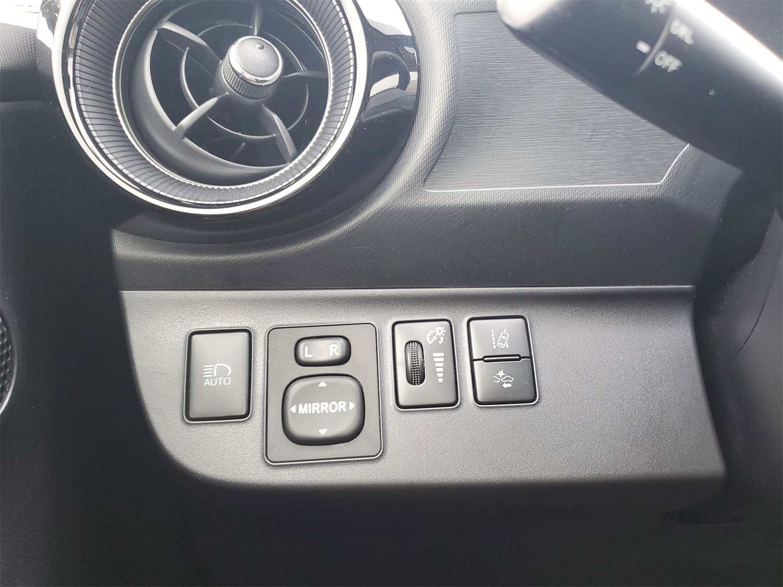 Certified 2019 Toyota Prius C image 21