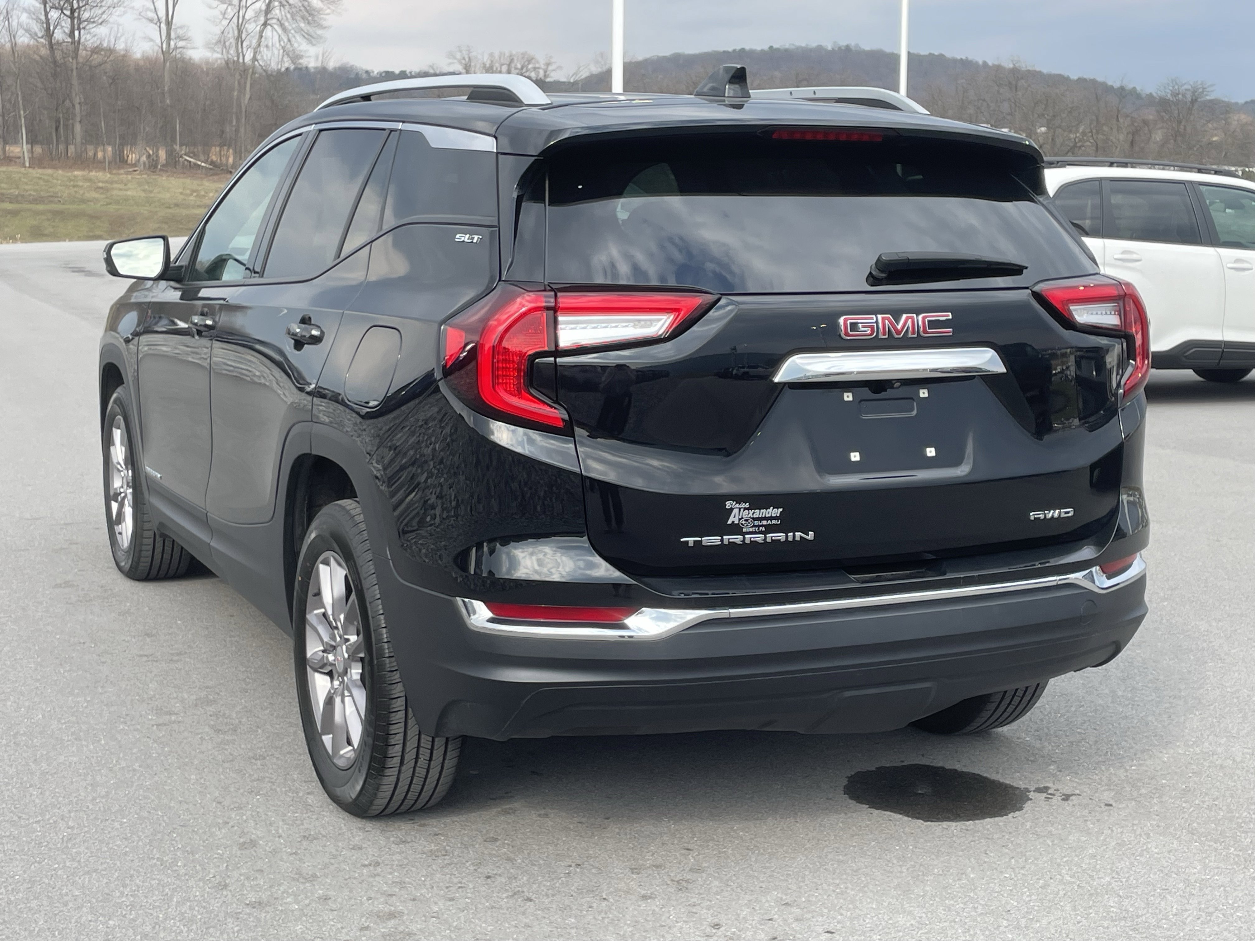 Used 2024 GMC Terrain SLT image 6