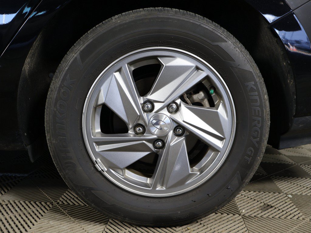 Certified 2025 Hyundai Elantra SE FWD image 18